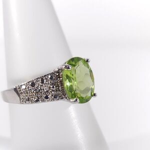 Peridot 1.9 Carats Ring Size 7